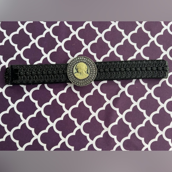 Women’s Cameo Rhinestone Elastic Metal belt -very Classy - Picture 1 of 2